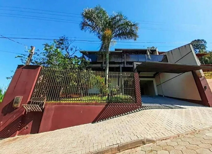 Foto 1 de Sobrado com 3 Quartos à venda, 200m² em Iririú, Joinville