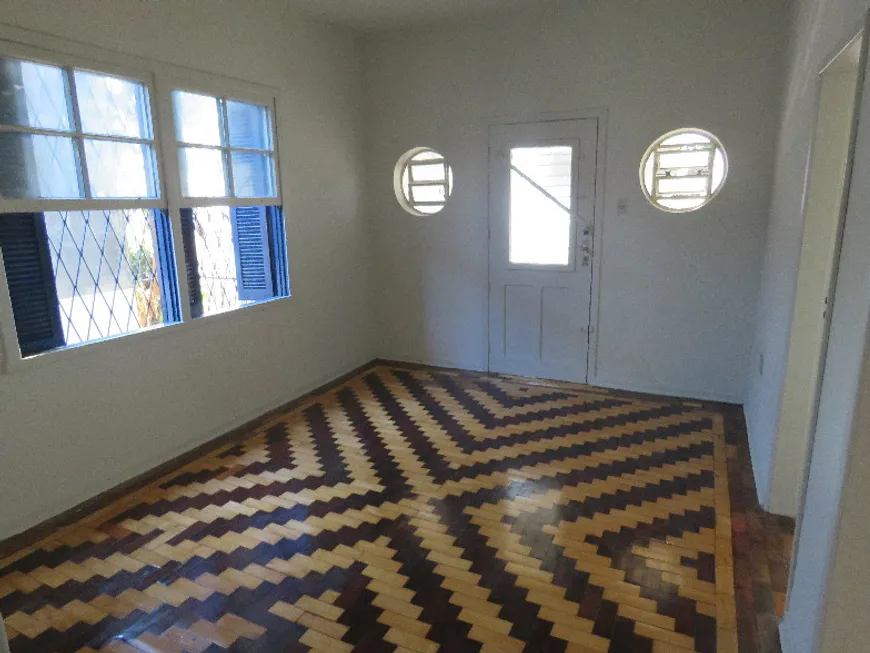 Foto 1 de Casa com 2 Quartos à venda, 85m² em Medianeira, Porto Alegre