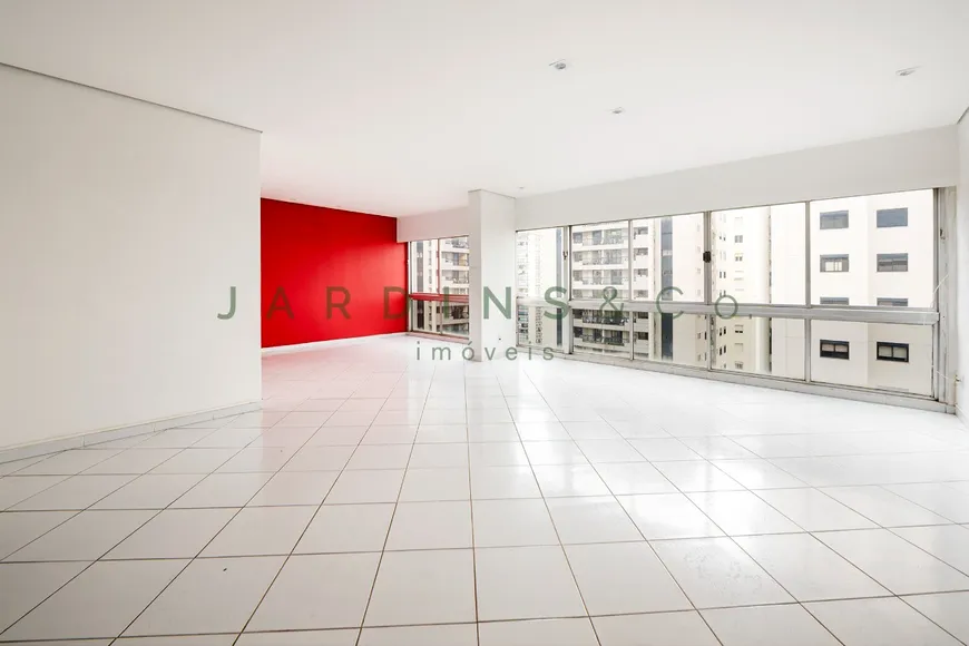 Foto 1 de Apartamento com 3 Quartos para venda ou aluguel, 239m² em Jardim América, São Paulo
