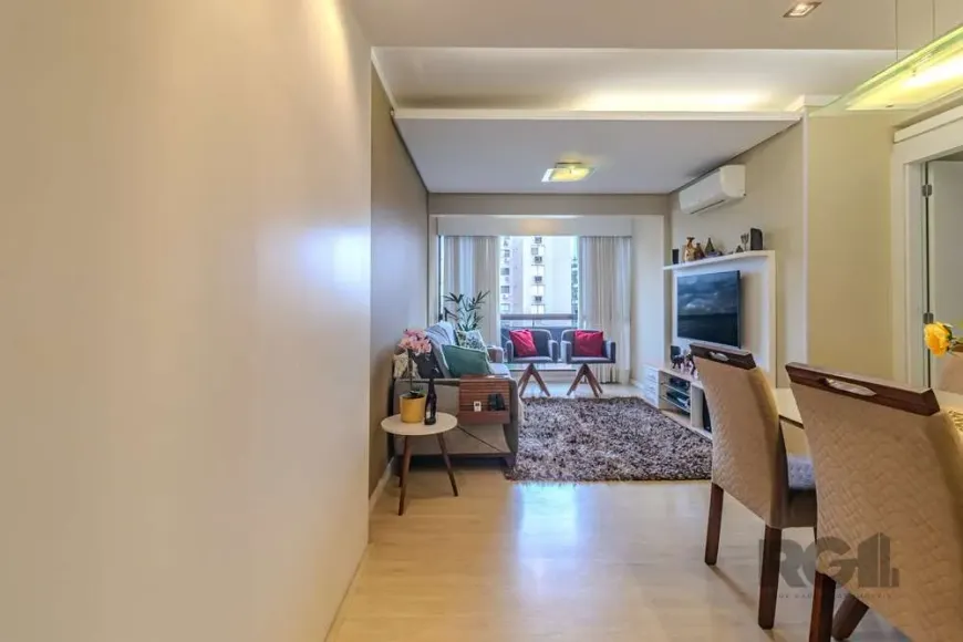 Foto 1 de Apartamento com 3 Quartos à venda, 75m² em Chácara das Pedras, Porto Alegre