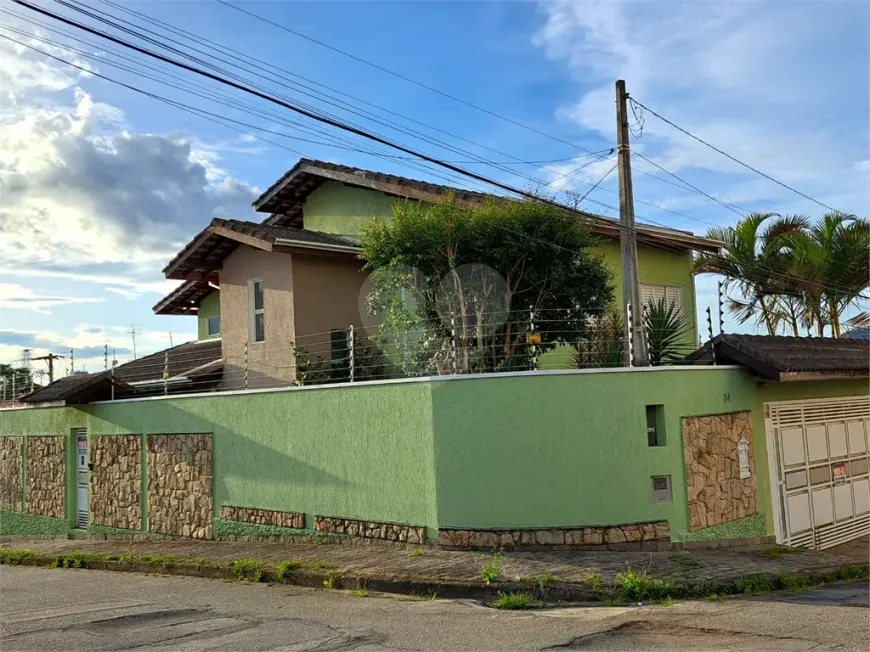 Foto 1 de Sobrado com 3 Quartos à venda, 212m² em Vila Lavínia, Mogi das Cruzes