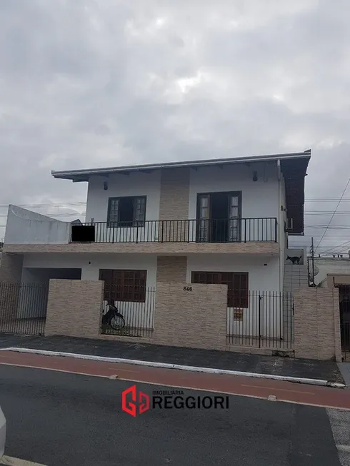 Foto 1 de Casa com 5 Quartos à venda, 260m² em Centro, Balneário Camboriú