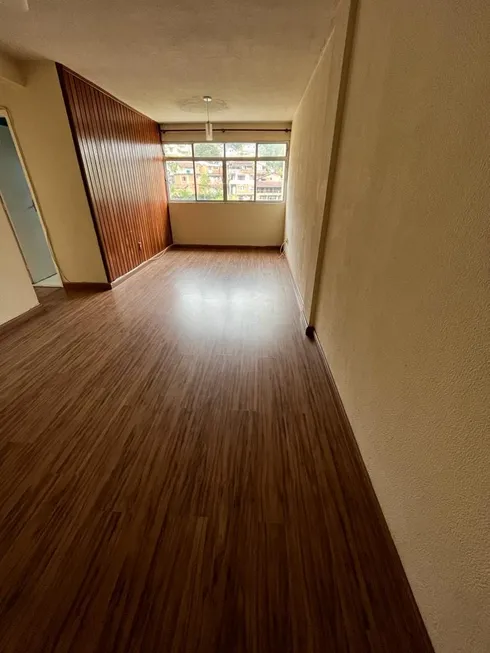 Foto 1 de Apartamento com 2 Quartos à venda, 75m² em Bingen, Petrópolis