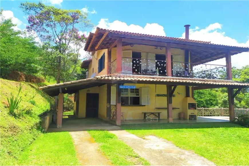 Foto 1 de Fazenda/Sítio com 3 Quartos à venda, 230m² em Centro, Guararema