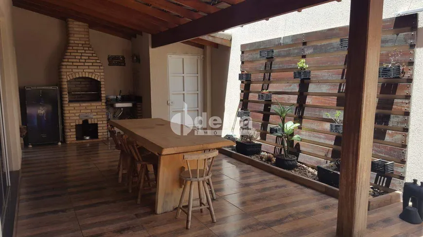 Foto 1 de Casa com 4 Quartos à venda, 315m² em Bosque dos Buritis, Uberlândia