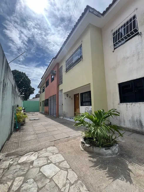 Foto 1 de Casa de Condomínio com 3 Quartos à venda, 57m² em Pau Amarelo, Paulista