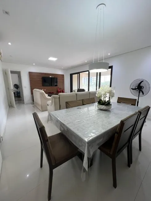 Foto 1 de Apartamento com 3 Quartos à venda, 241m² em Gonzaga, Santos
