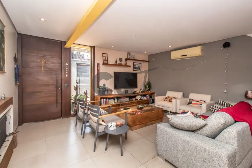 Foto 1 de Casa com 2 Quartos à venda, 132m² em Vila Elvira, São Paulo