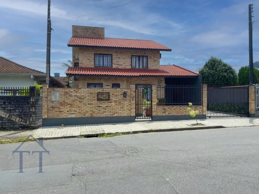 Foto 1 de Casa com 3 Quartos à venda, 188m² em Bom Retiro, Joinville