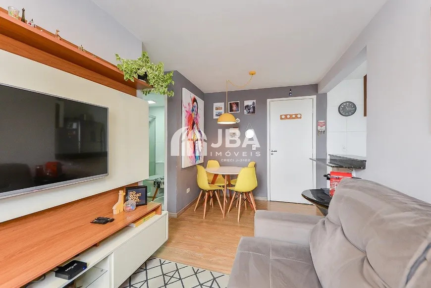 Foto 1 de Apartamento com 2 Quartos à venda, 45m² em Novo Mundo, Curitiba