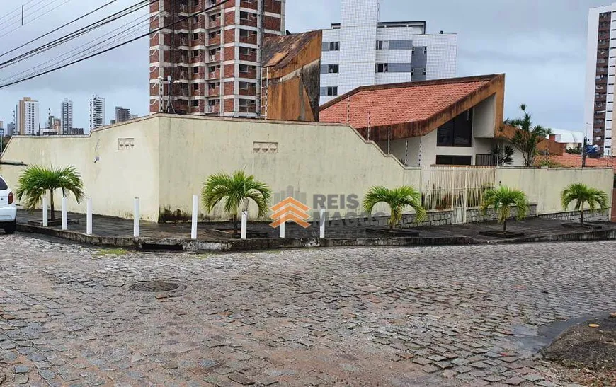 Foto 1 de Casa com 3 Quartos à venda, 211m² em Candelária, Natal