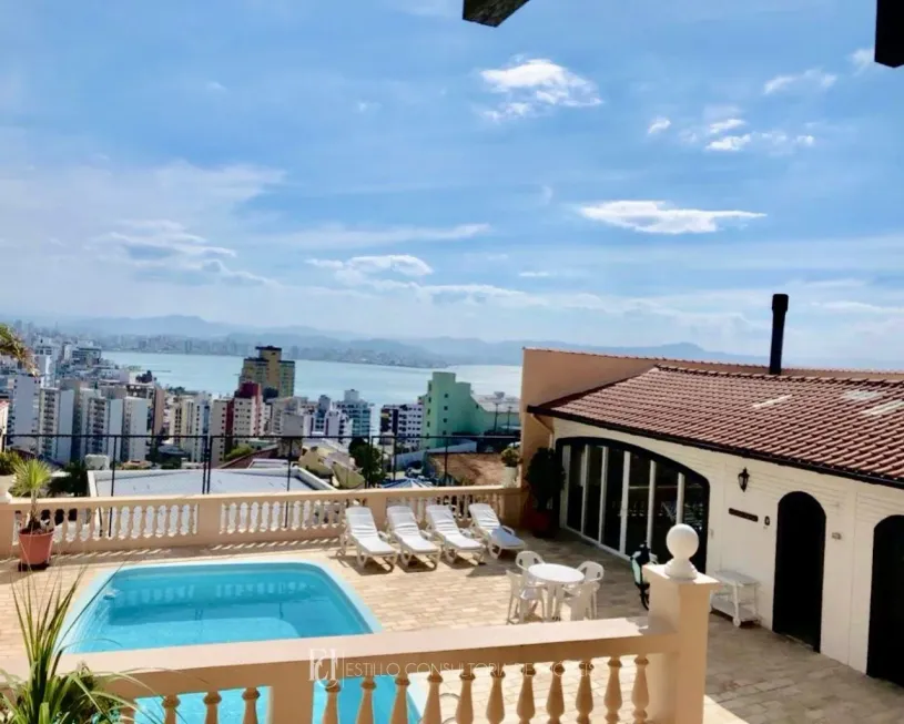 Foto 1 de Casa com 3 Quartos à venda, 600m² em Centro, Florianópolis