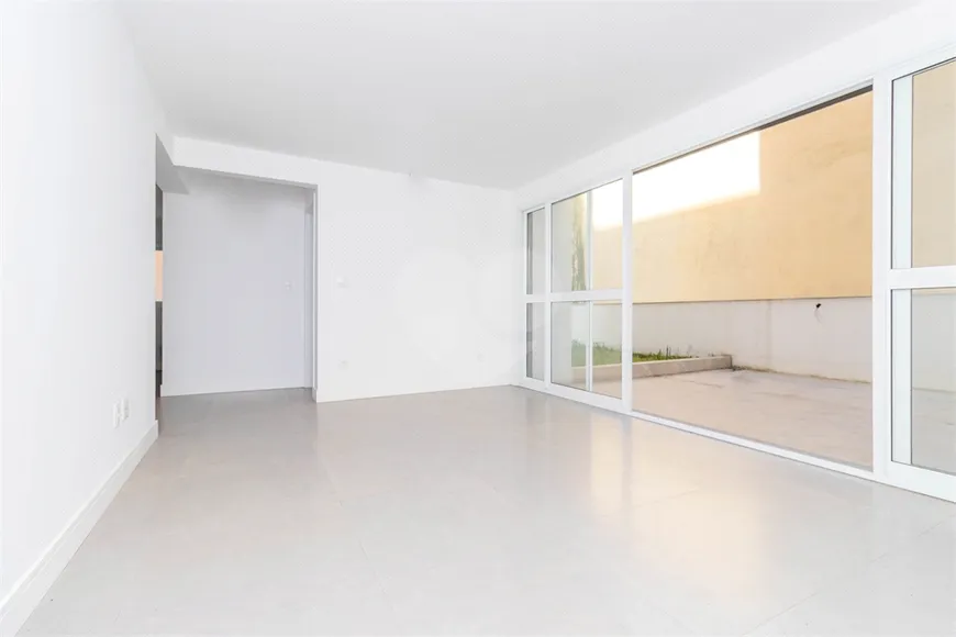 Foto 1 de Apartamento com 1 Quarto à venda, 77m² em Passo da Areia, Porto Alegre