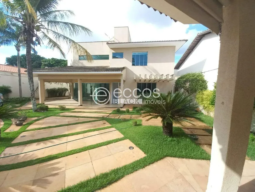 Foto 1 de Casa com 4 Quartos à venda, 370m² em Jardim Karaíba, Uberlândia