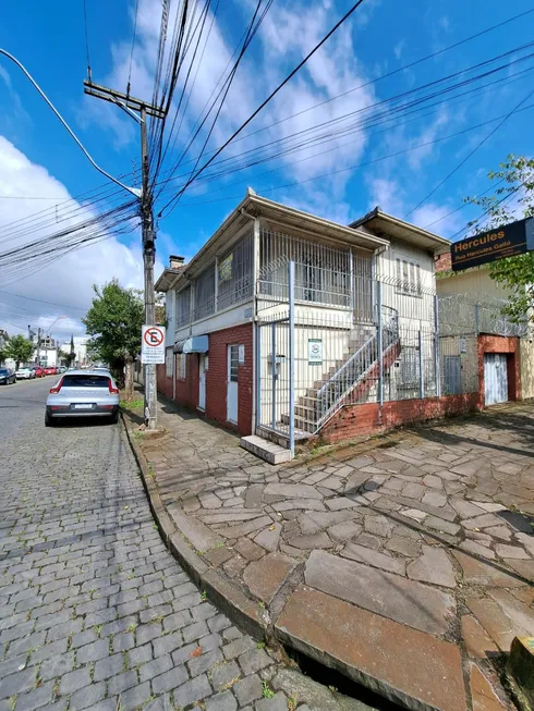 Foto 1 de Casa com 5 Quartos à venda, 180m² em Exposição, Caxias do Sul