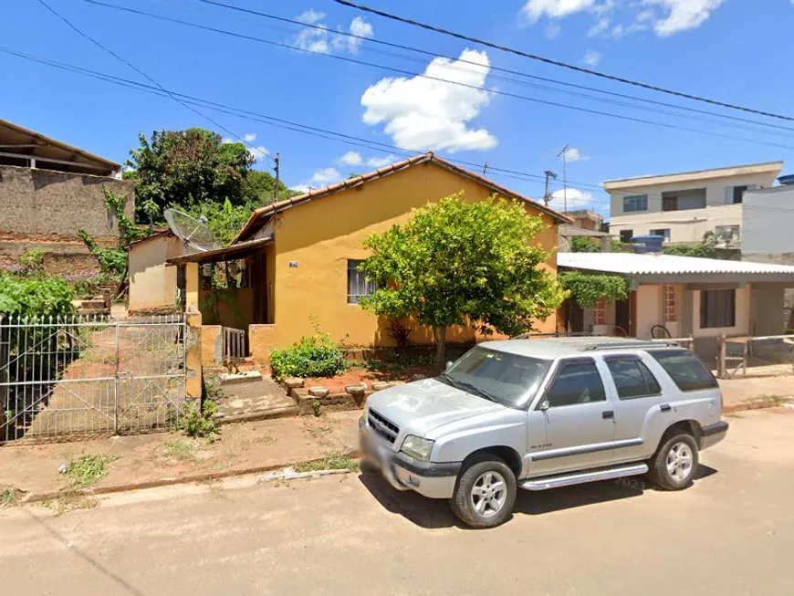 Foto 1 de Casa com 2 Quartos à venda, 245m² em Centro, Fortaleza de Minas