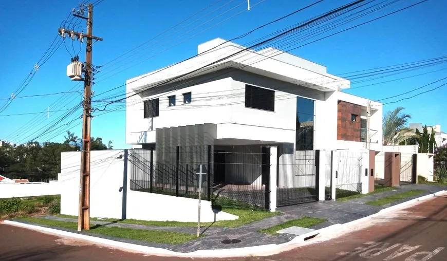 Foto 1 de Casa com 3 Quartos à venda, 237m² em Jardim Cidade Monções, Maringá