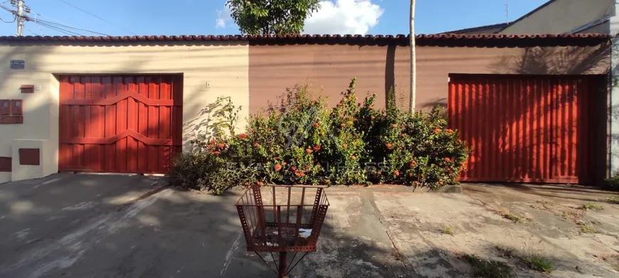 Foto 1 de Casa com 4 Quartos à venda, 300m² em Parque Anhangüera, Goiânia