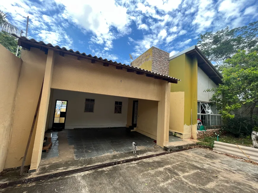 Foto 1 de Sobrado com 4 Quartos à venda, 333m² em Santa Rosa, Cuiabá