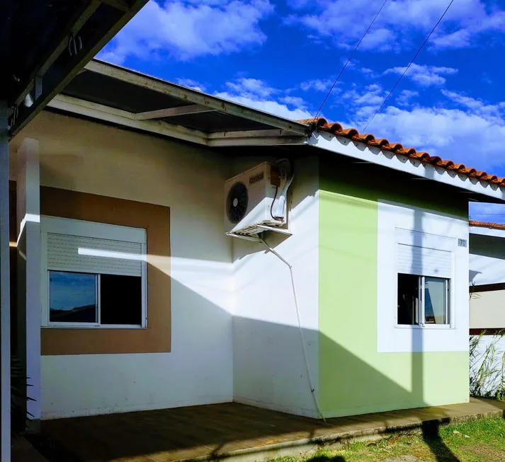 Foto 1 de Casa de Condomínio com 2 Quartos à venda, 48m² em Jardim Algarve, Alvorada