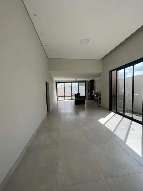 Foto 1 de Casa de Condomínio com 3 Quartos à venda, 180m² em Novo Mundo, Uberlândia