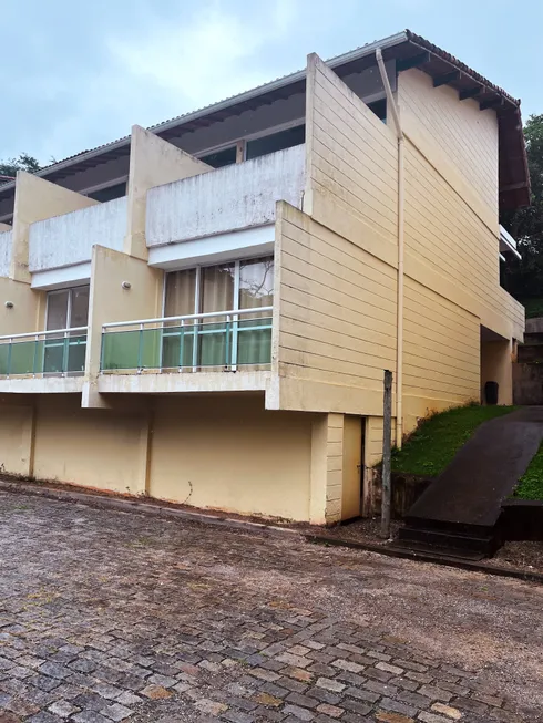 Foto 1 de Apartamento com 1 Quarto para alugar, 46m² em Itaipava, Petrópolis