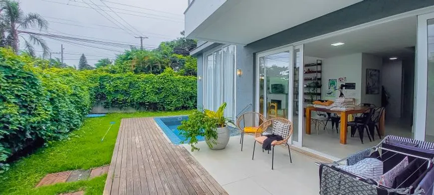 Foto 1 de Casa com 4 Quartos à venda, 190m² em Lagoa da Conceição, Florianópolis