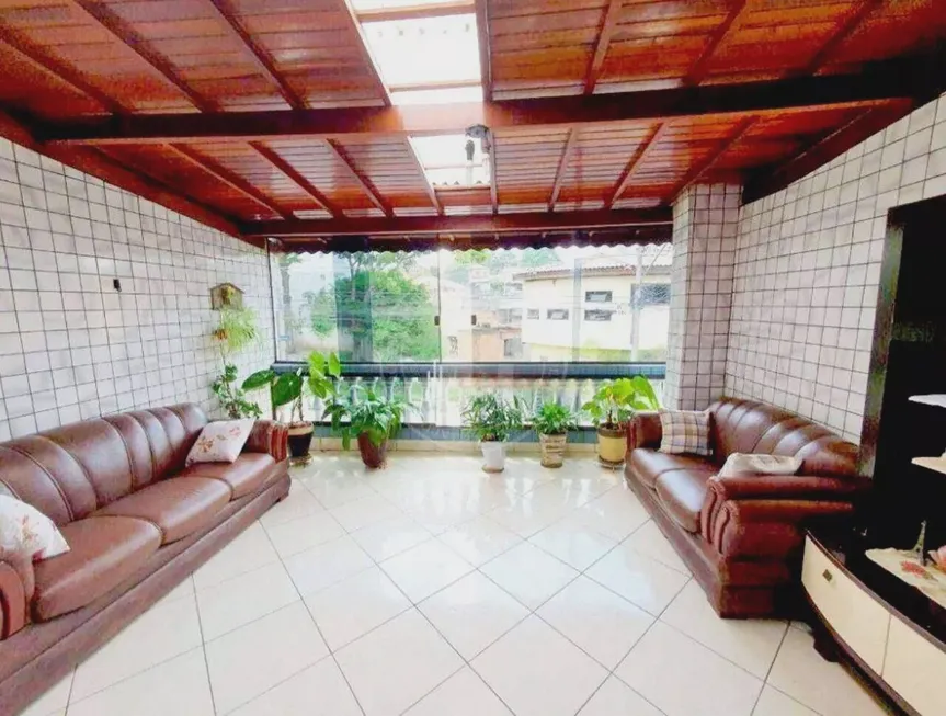 Foto 1 de Sobrado com 3 Quartos à venda, 189m² em Gopouva, Guarulhos