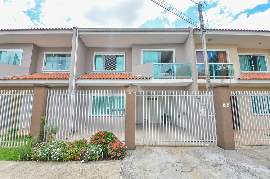 Foto 1 de Sobrado com 3 Quartos à venda, 94m² em Afonso Pena, São José dos Pinhais