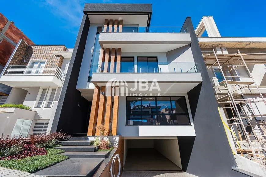 Foto 1 de Casa de Condomínio com 4 Quartos à venda, 390m² em Santo Inácio, Curitiba