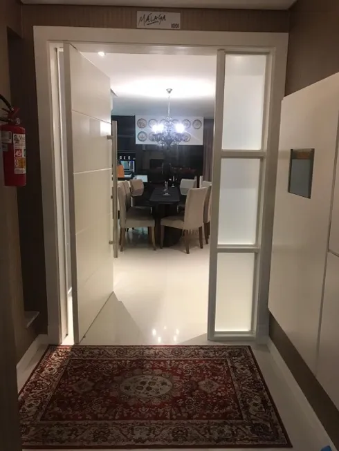 Foto 1 de Apartamento com 3 Quartos à venda, 135m² em Centro, Balneário Camboriú