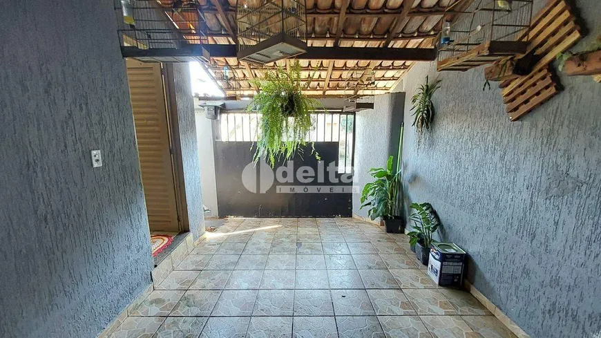 Foto 1 de Casa com 2 Quartos à venda, 188m² em Mansorur, Uberlândia