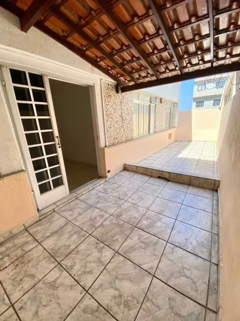 Foto 1 de Apartamento com 3 Quartos à venda, 107m² em Juscelino, Mesquita