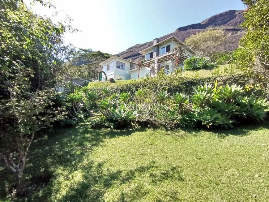 Foto 1 de Casa de Condomínio com 3 Quartos à venda, 276m² em Samambaia, Petrópolis