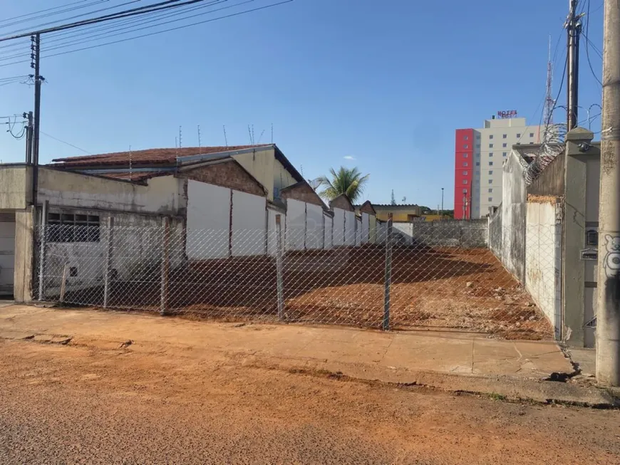 Foto 1 de Lote/Terreno à venda, 400m² em Brasil, Uberlândia