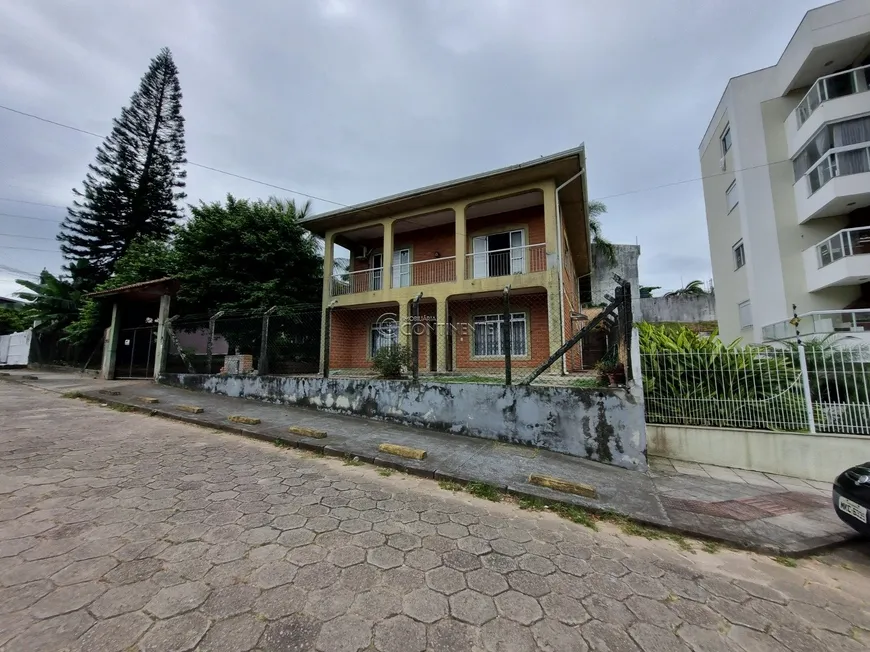 Foto 1 de Casa com 5 Quartos à venda, 300m² em Coqueiros, Florianópolis