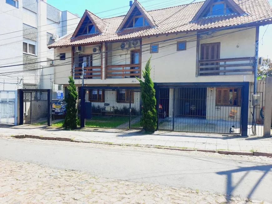 Foto 1 de Casa com 3 Quartos à venda, 137m² em Cavalhada, Porto Alegre