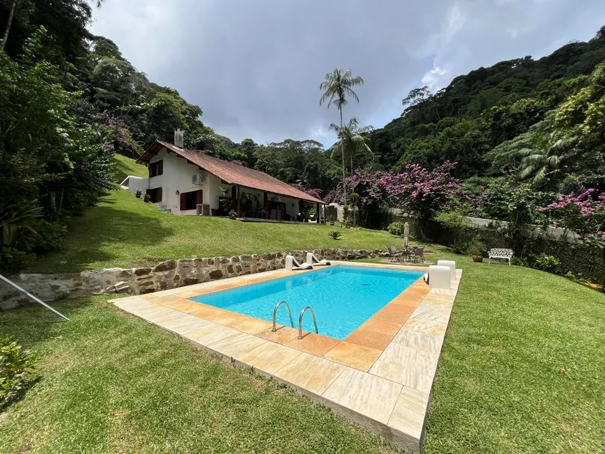 Foto 1 de Casa com 3 Quartos à venda, 211m² em Granja Comary, Teresópolis