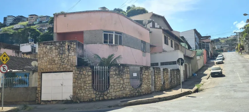 Foto 1 de Casa com 3 Quartos à venda, 195m² em São Bernardo, Juiz de Fora