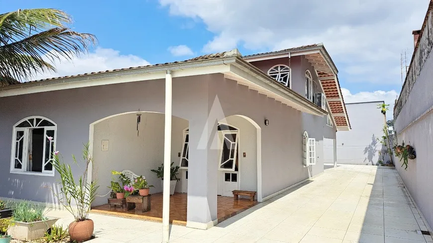 Foto 1 de Casa com 4 Quartos à venda, 255m² em Comasa, Joinville