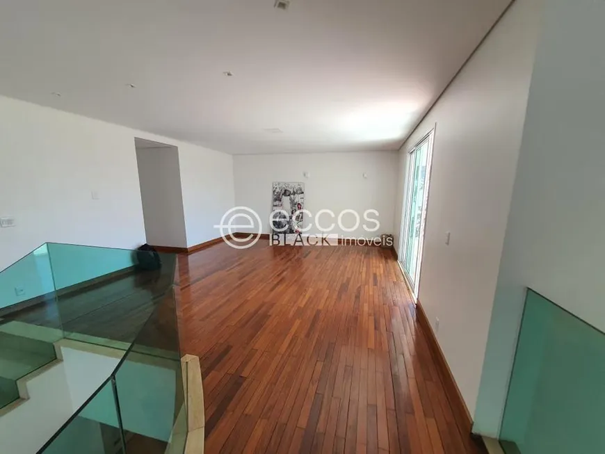 Foto 1 de Casa com 4 Quartos para alugar, 950m² em Morada da Colina, Uberlândia