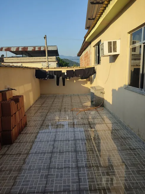 Foto 1 de Sobrado com 2 Quartos à venda, 80m² em Mantiquira, Duque de Caxias