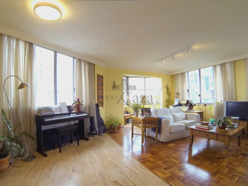 Foto 1 de Apartamento com 3 Quartos à venda, 201m² em Sumarezinho, São Paulo