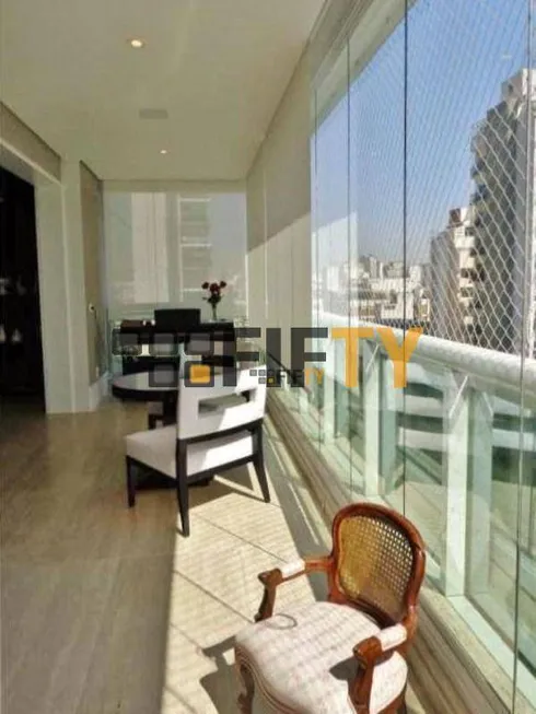 Foto 1 de Apartamento com 3 Quartos à venda, 234m² em Itaim Bibi, São Paulo