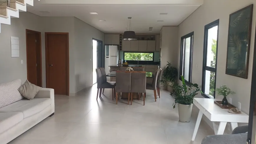 Foto 1 de Casa de Condomínio com 4 Quartos à venda, 207m² em Piracangagua, Taubaté