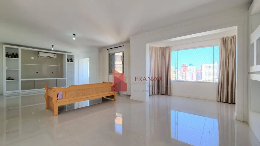 Foto 1 de Apartamento com 5 Quartos à venda, 254m² em Centro, Itajaí