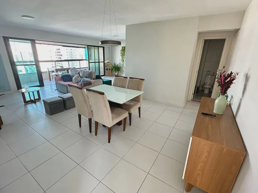 Foto 1 de Apartamento com 4 Quartos à venda, 203m² em Madalena, Recife