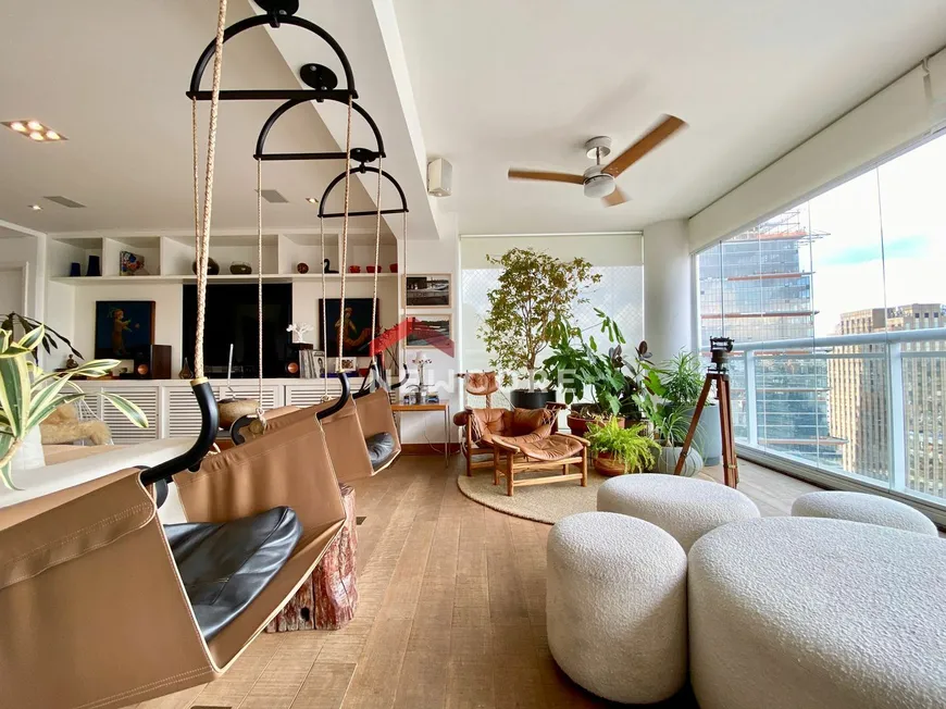 Foto 1 de Apartamento com 3 Quartos à venda, 203m² em Itaim Bibi, São Paulo