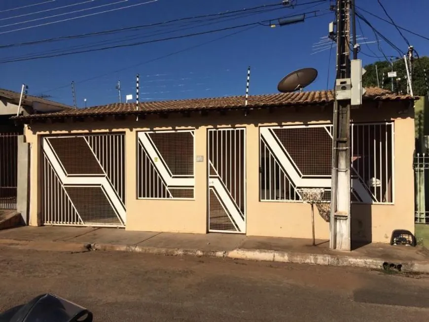 Foto 1 de Casa com 2 Quartos à venda, 160m² em Jardim Industriário, Cuiabá