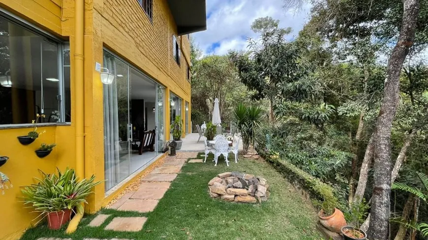 Foto 1 de Casa com 5 Quartos à venda, 400m² em Vile de Montagne, Nova Lima
